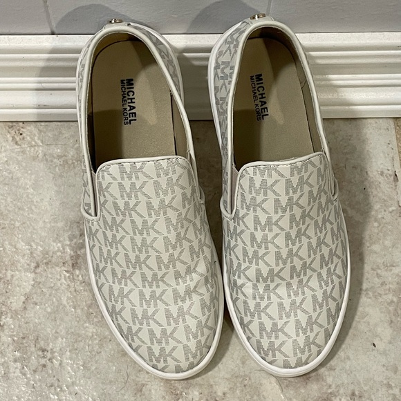 SALE ! Michael Kors Keaton Logo Slip-On Sneaker Sz 4 EUC Fits Women 5.5!! - Picture 2 of 9